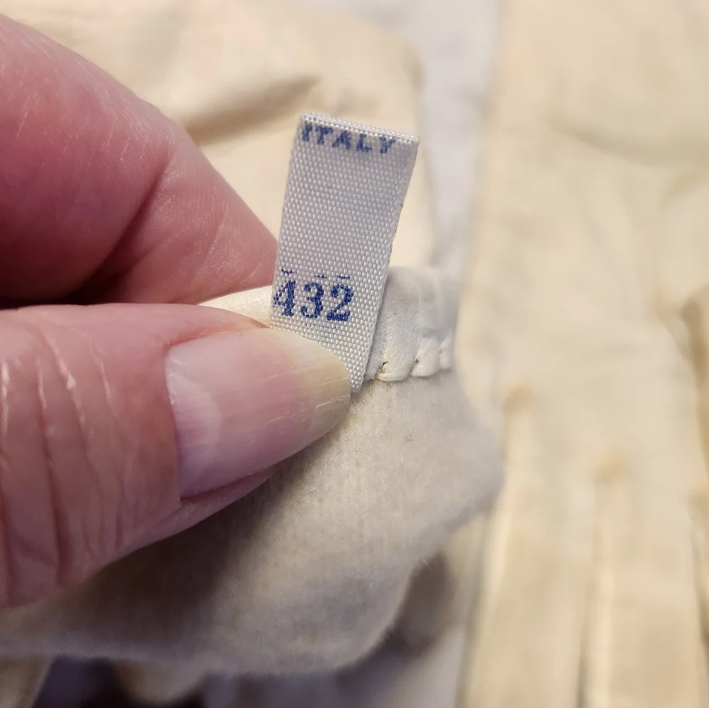 Vintage Cream Leather Gloves